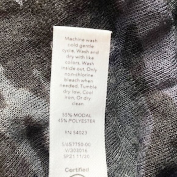 Athleta Breezy V-neck T-shirt, Black & Gray Camo Print, Size XLT - Picture 4 of 5